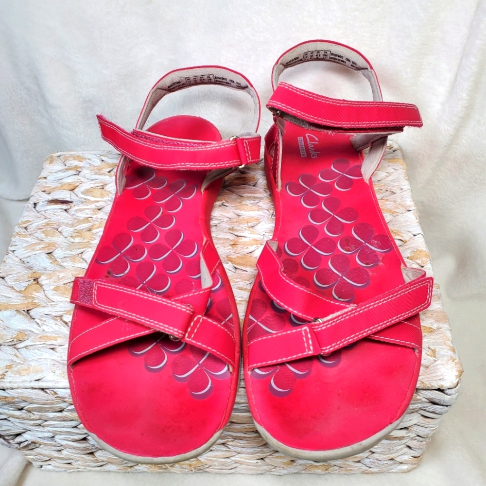 Clarks 10M Mermaid Pink Strappy Hook and Loop Comfort Sandals Shoes Vaca Beach